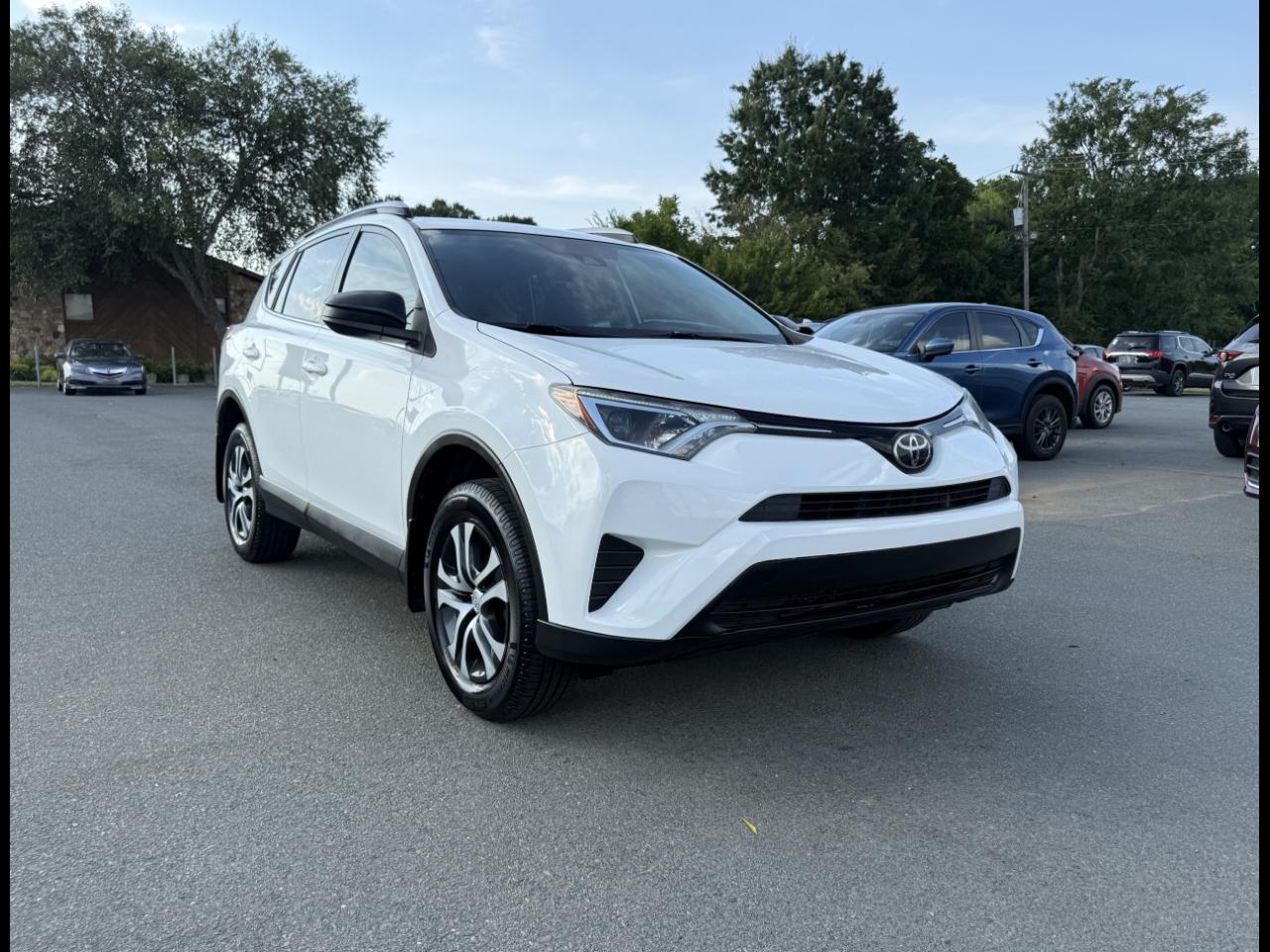 Toyota RAV4 LE FWD 2018
