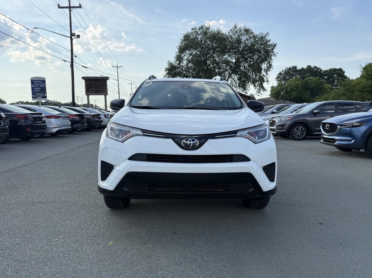 Toyota RAV4 LE FWD 2018