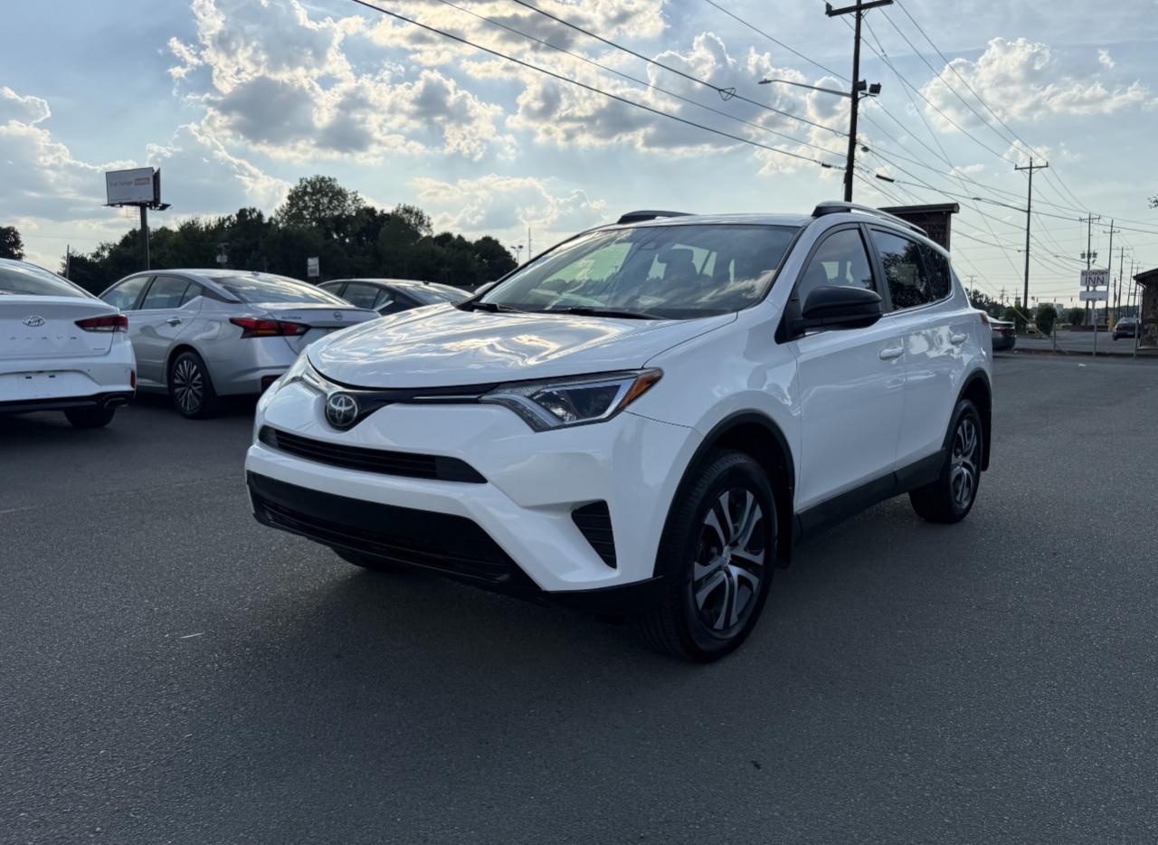 Toyota RAV4 LE FWD 2018