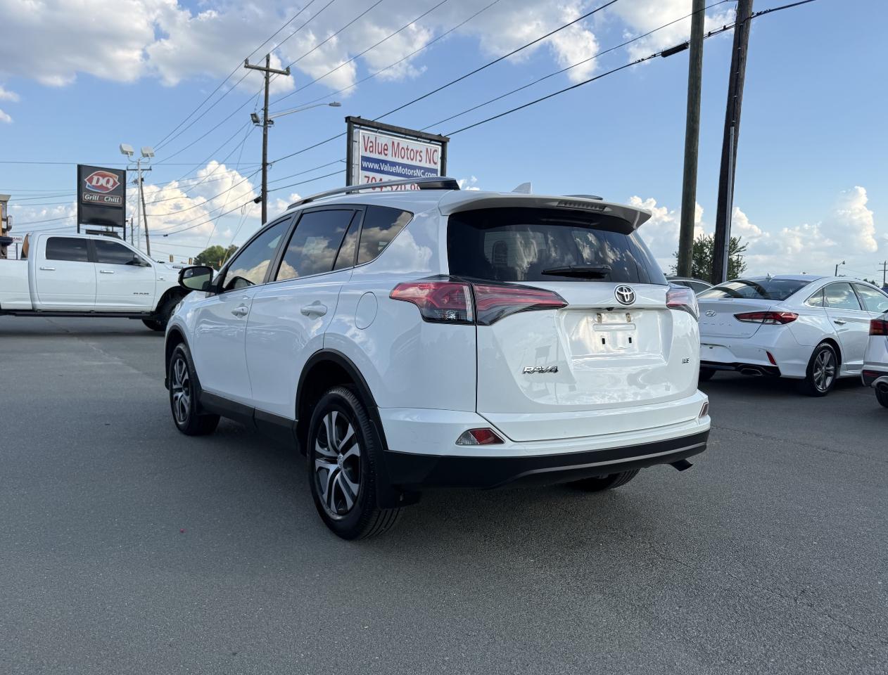Toyota RAV4 LE FWD 2018