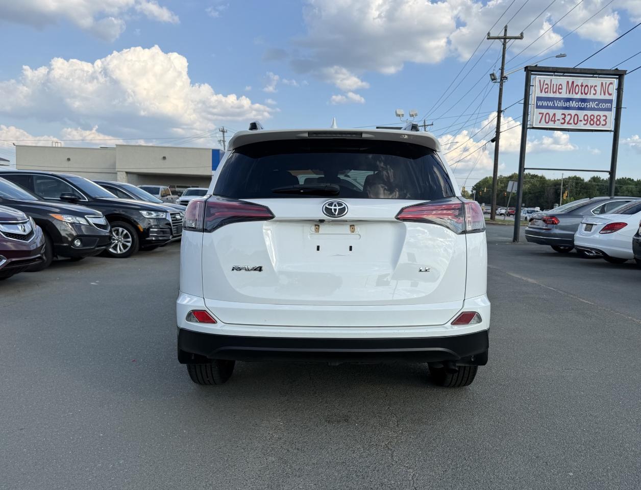 Toyota RAV4 LE FWD 2018