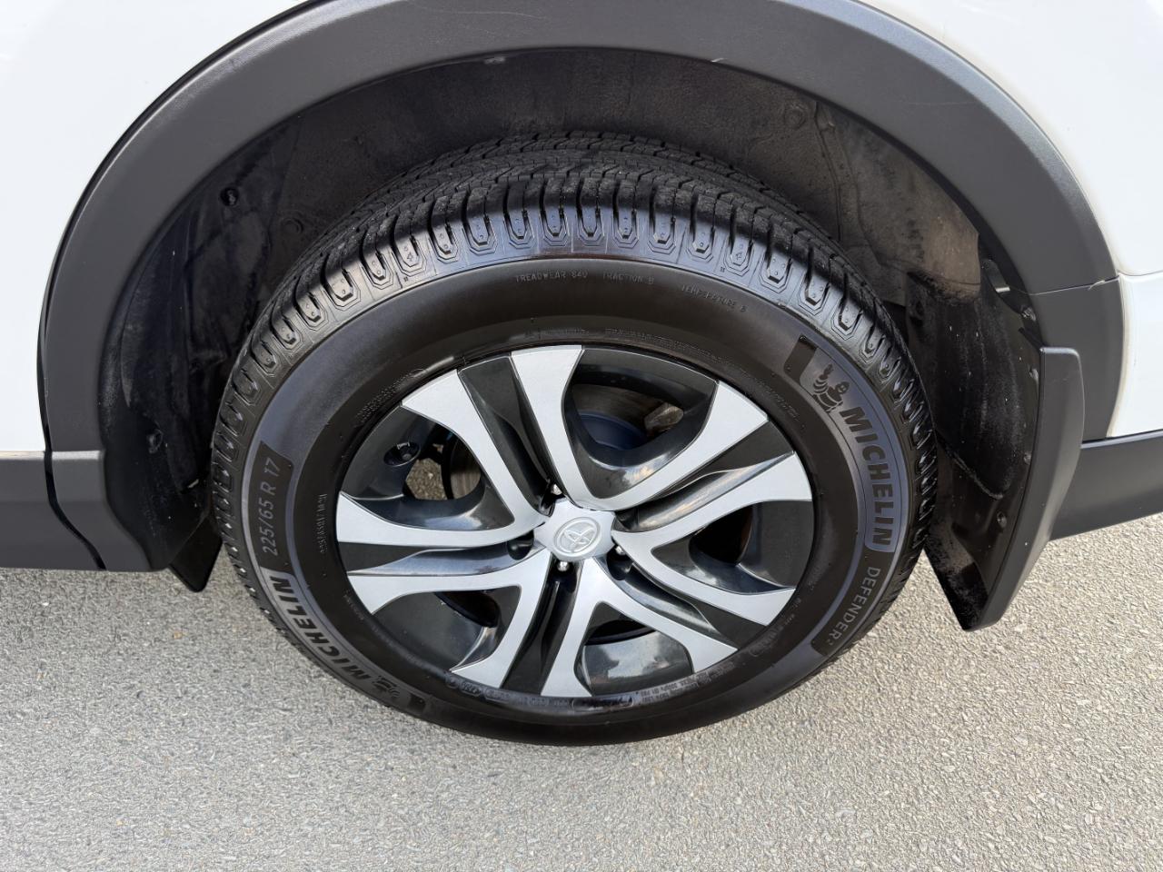 Toyota RAV4 LE FWD 2018