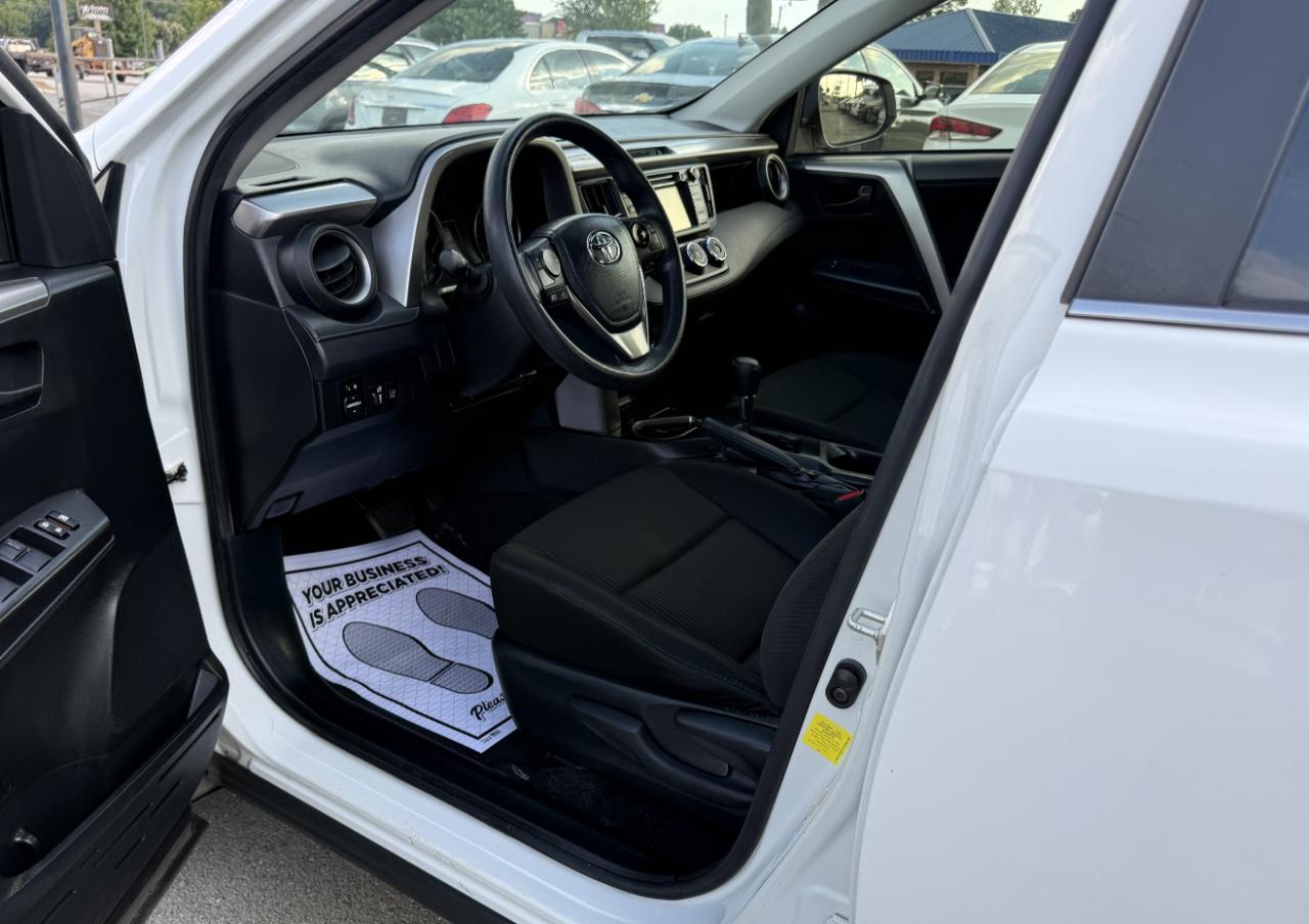 Toyota RAV4 LE FWD 2018