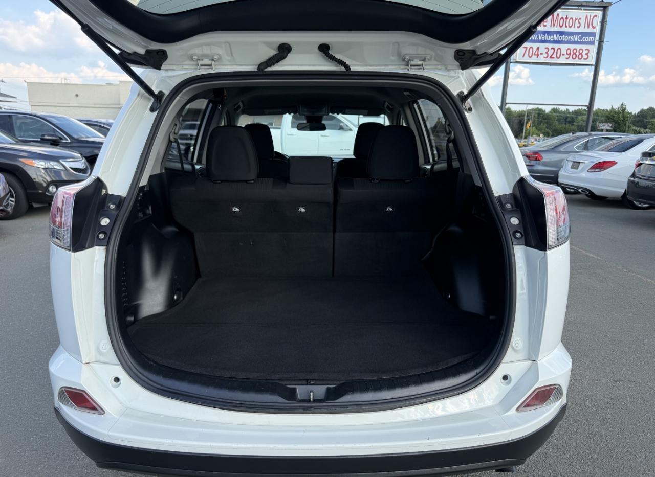 Toyota RAV4 LE FWD 2018