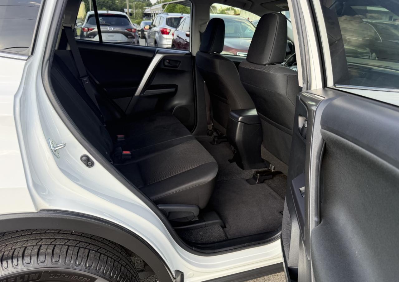 Toyota RAV4 LE FWD 2018