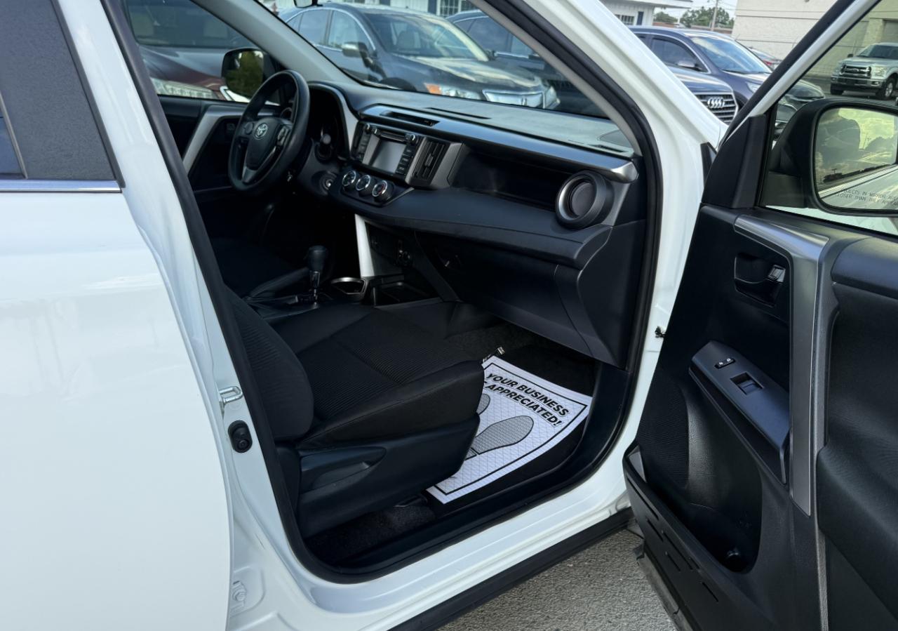 Toyota RAV4 LE FWD 2018