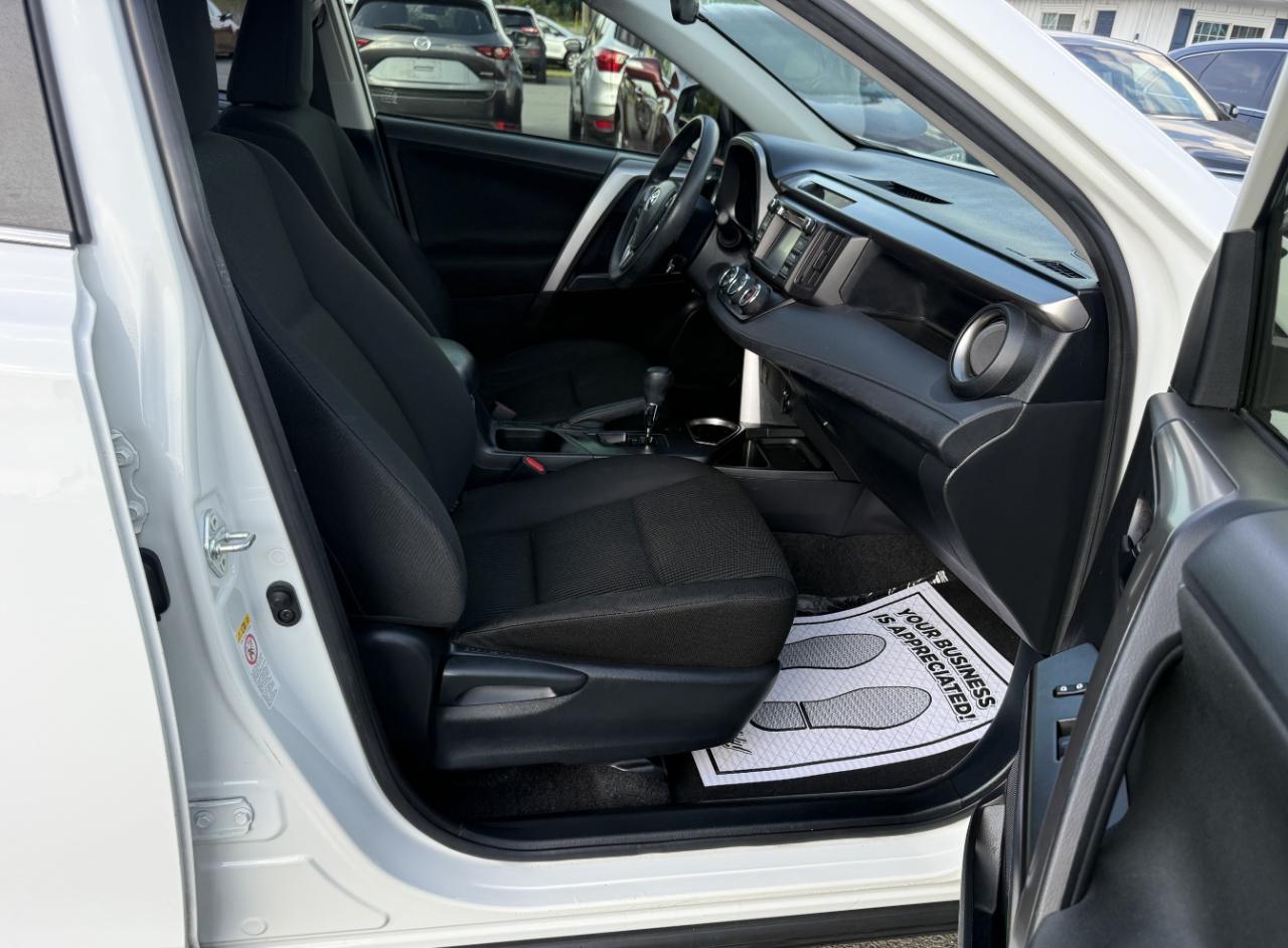 Toyota RAV4 LE FWD 2018