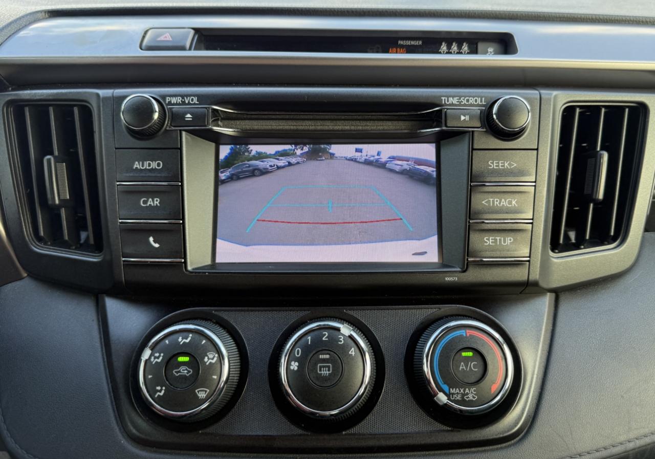 Toyota RAV4 LE FWD 2018