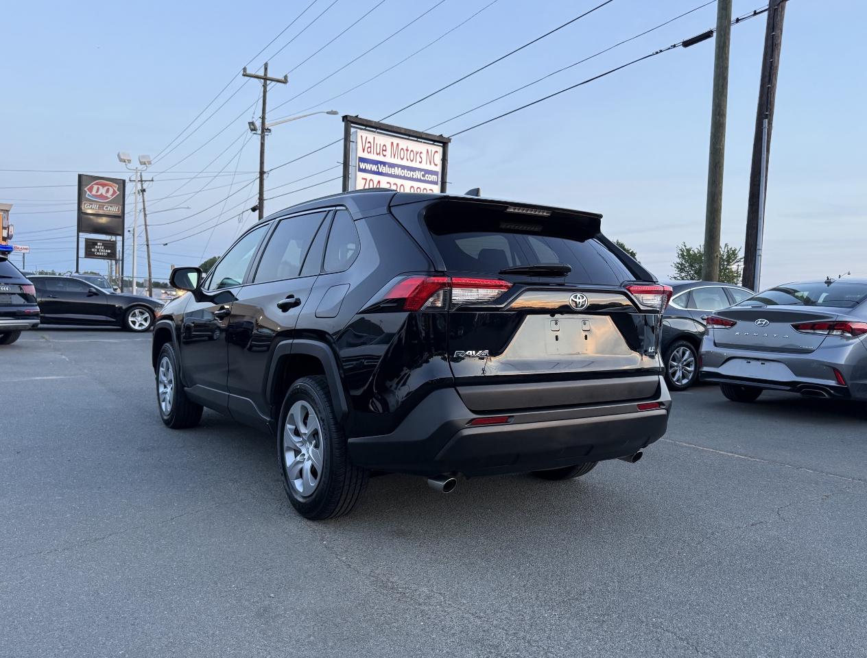 Toyota RAV4 LE 2021