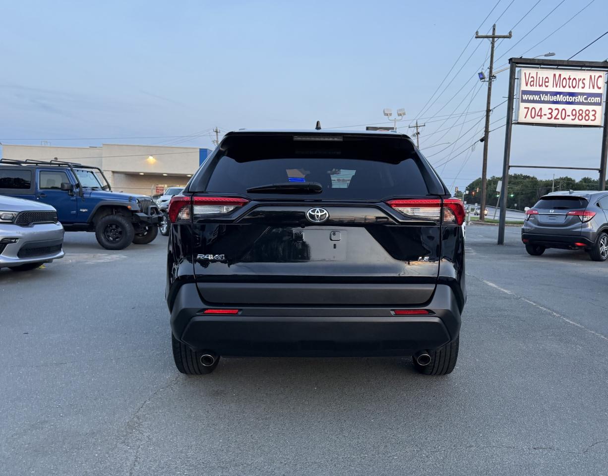 Toyota RAV4 LE 2021