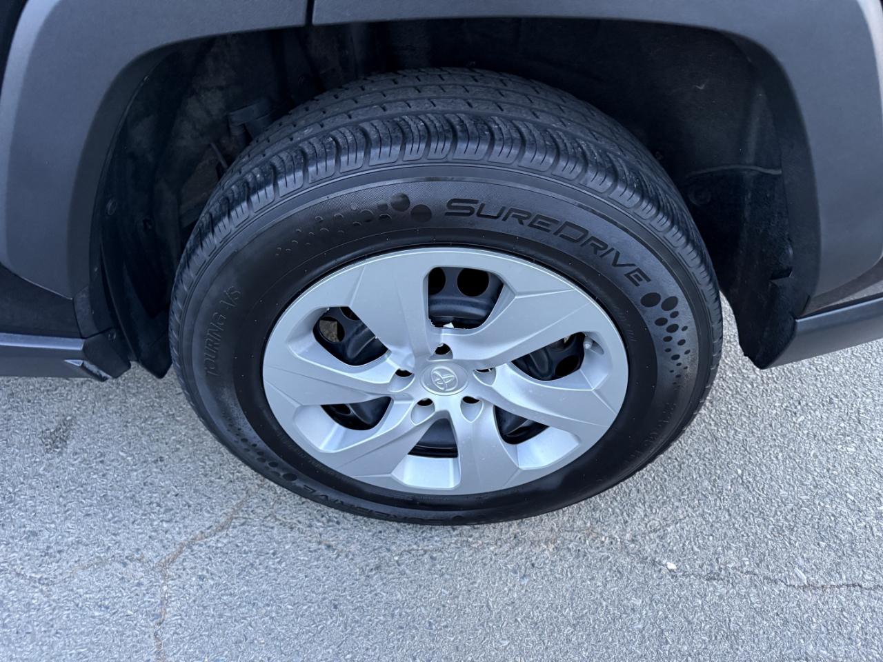 Toyota RAV4 LE 2021