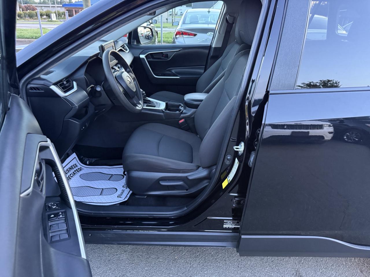 Toyota RAV4 LE 2021