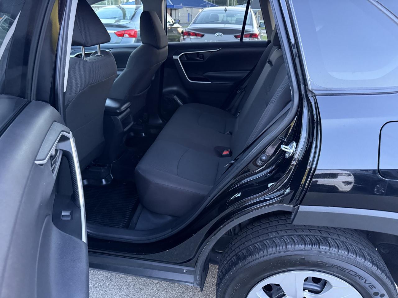 Toyota RAV4 LE 2021