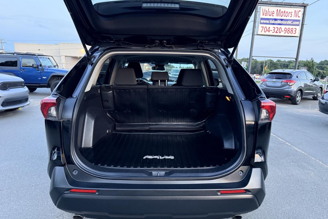 Toyota RAV4 LE 2021
