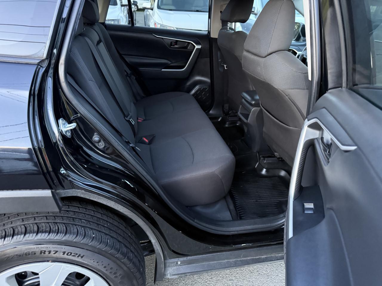 Toyota RAV4 LE 2021