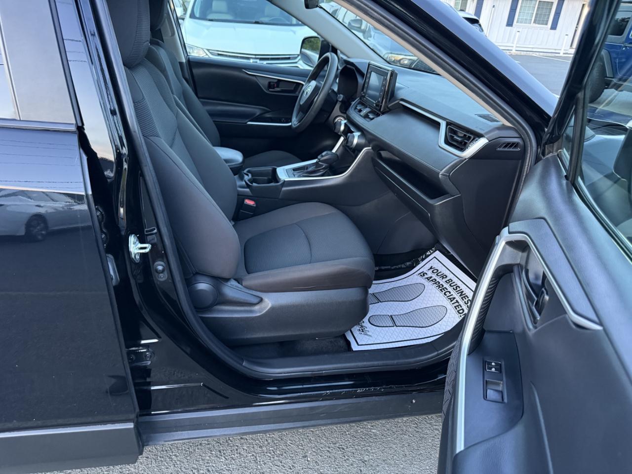 Toyota RAV4 LE 2021