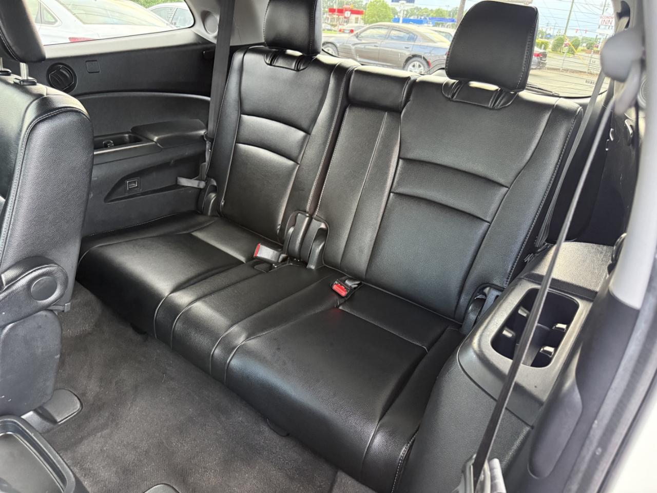 Honda Pilot Touring w/Rear Captain's Chairs 2019