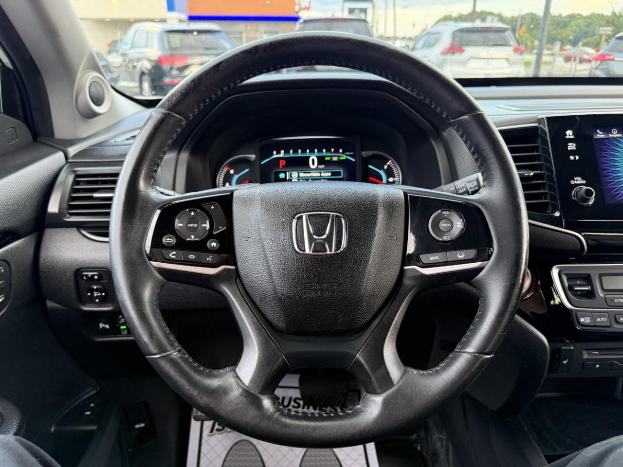 Honda Pilot Touring w/Rear Captain's Chairs 2019