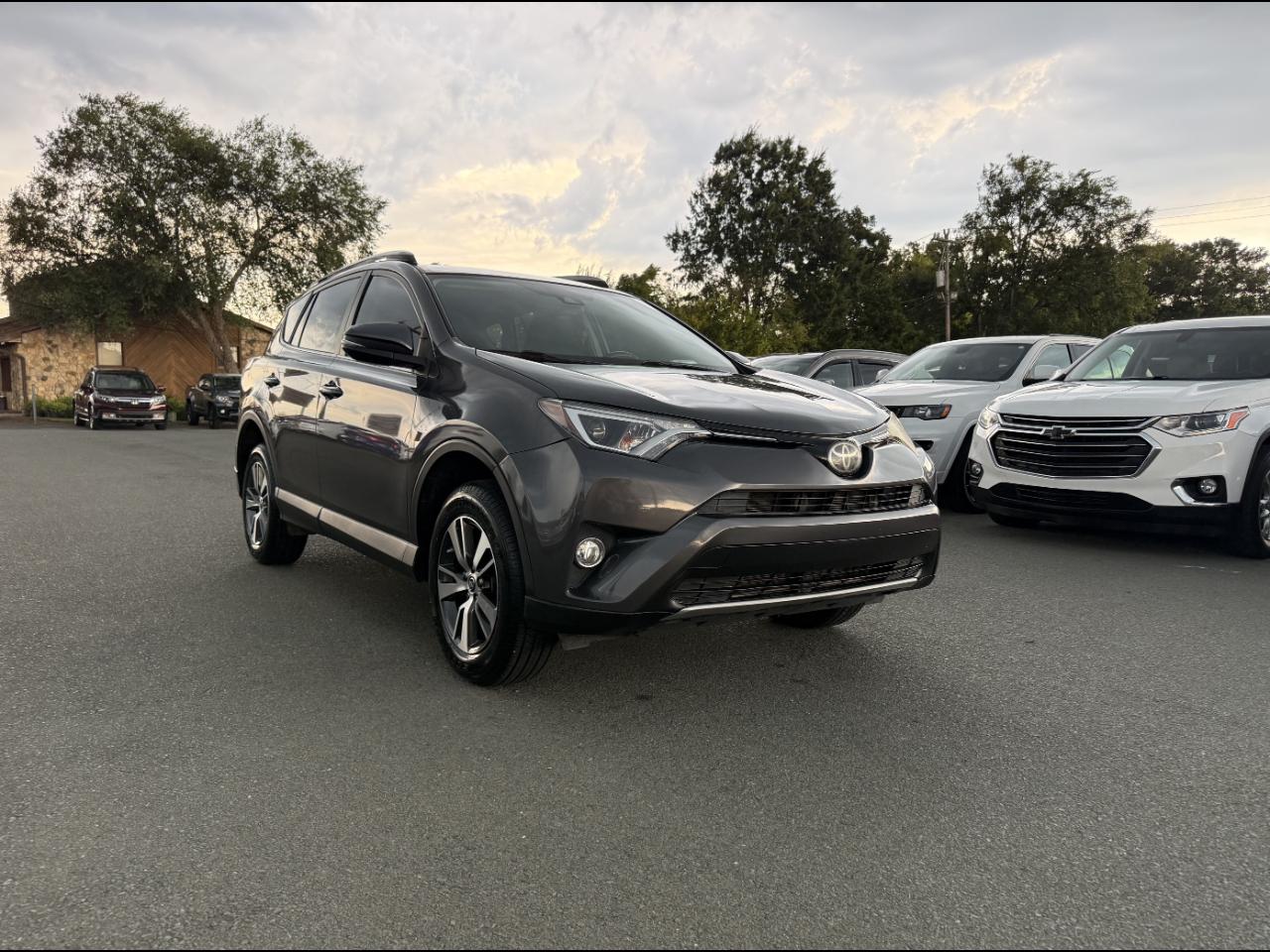 Toyota RAV4 XLE FWD 2017
