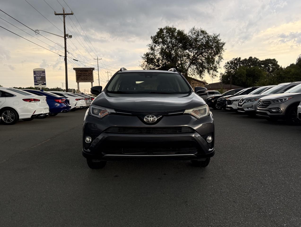 Toyota RAV4 XLE FWD 2017