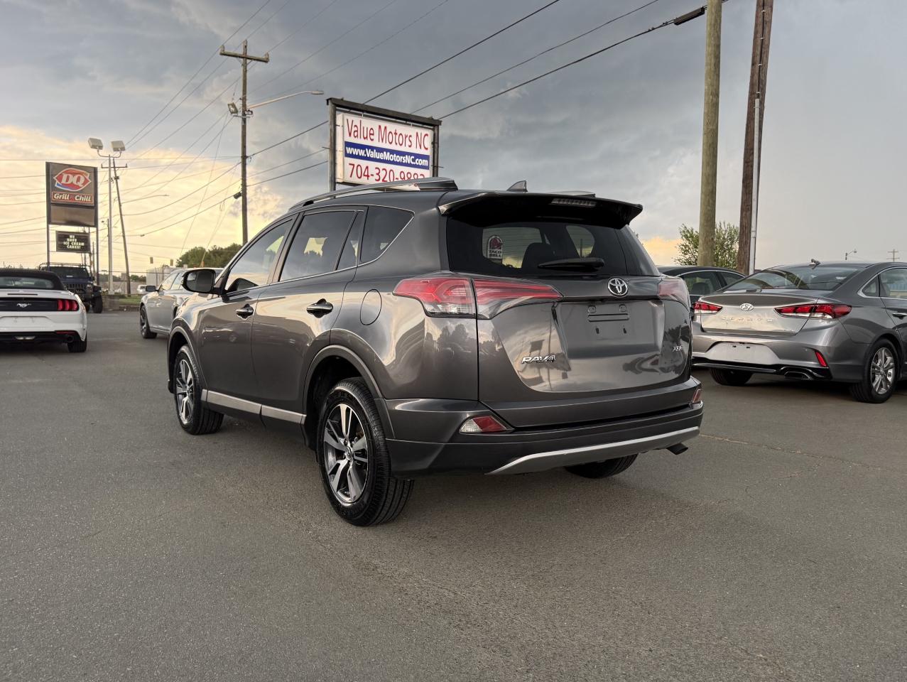 Toyota RAV4 XLE FWD 2017