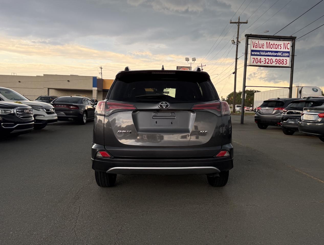 Toyota RAV4 XLE FWD 2017