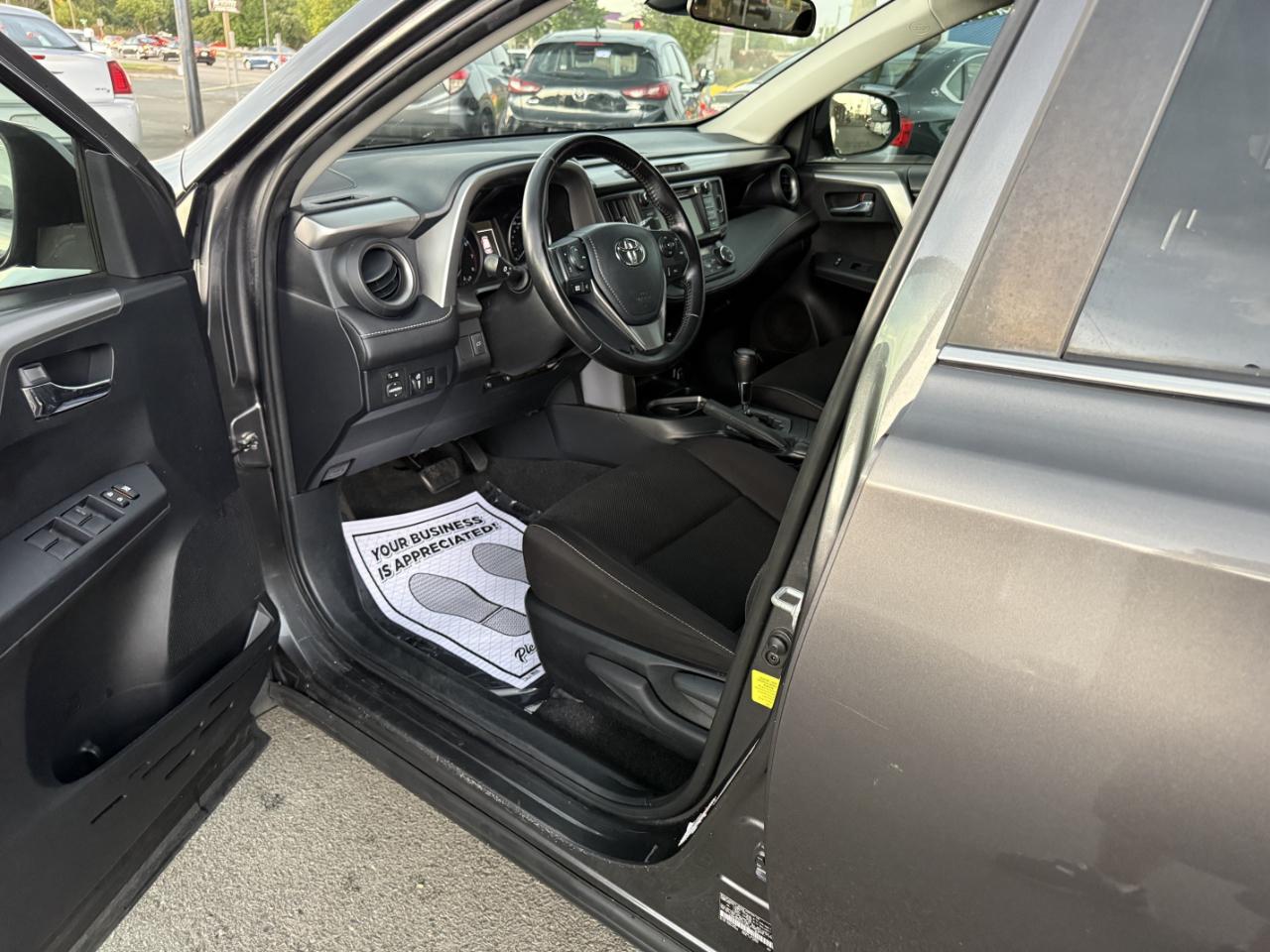 Toyota RAV4 XLE FWD 2017