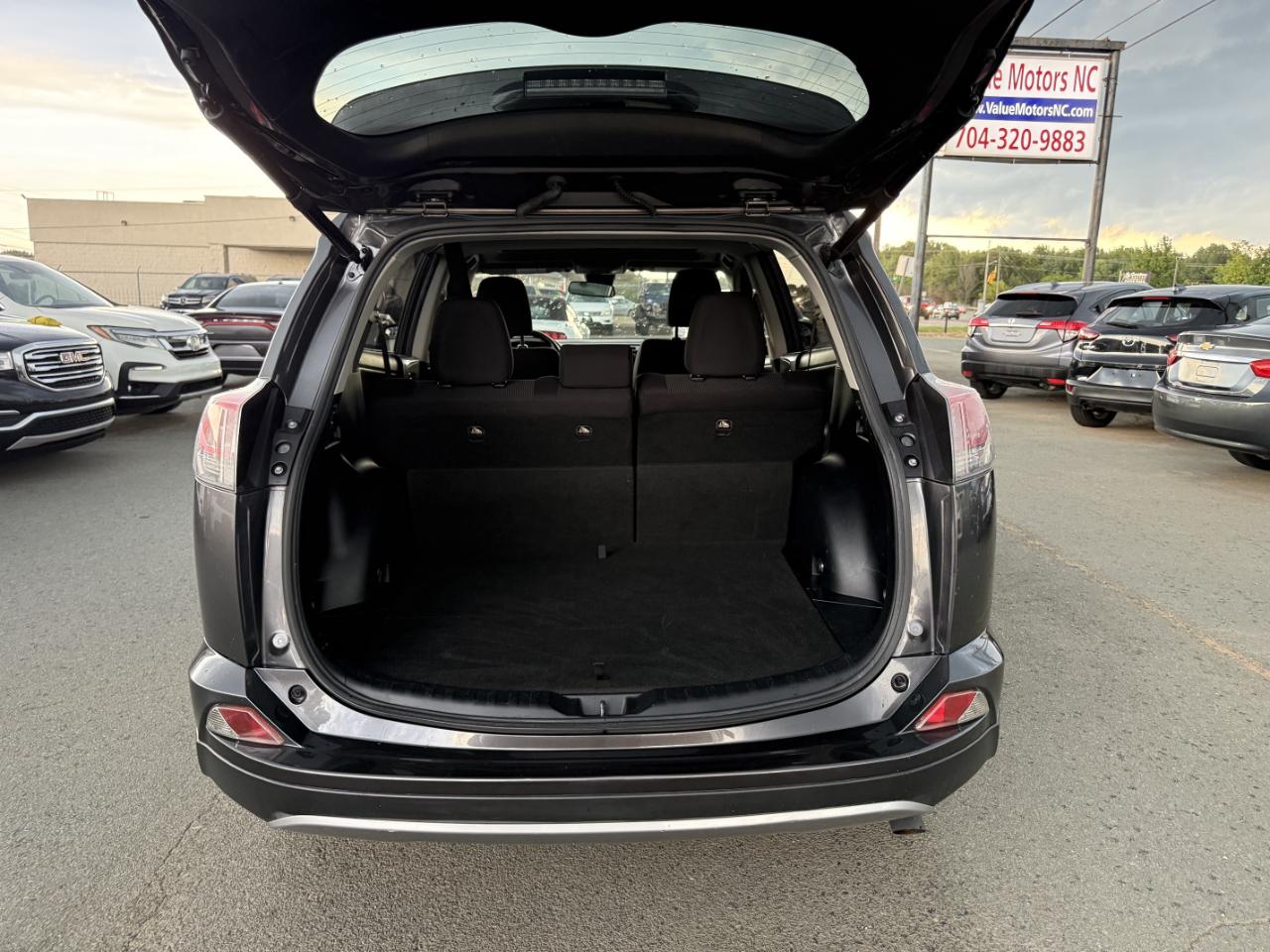 Toyota RAV4 XLE FWD 2017