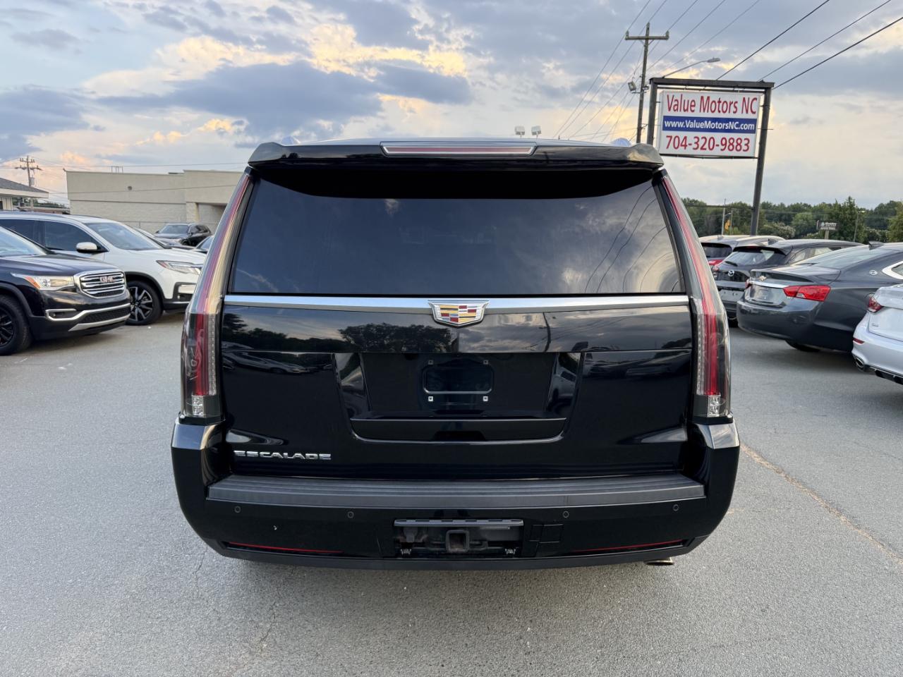 Cadillac Escalade Luxury 4WD 2016