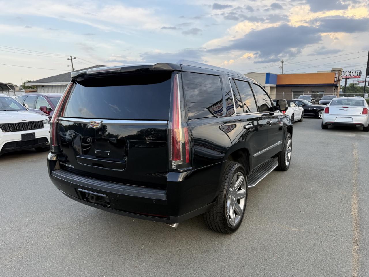 Cadillac Escalade Luxury 4WD 2016
