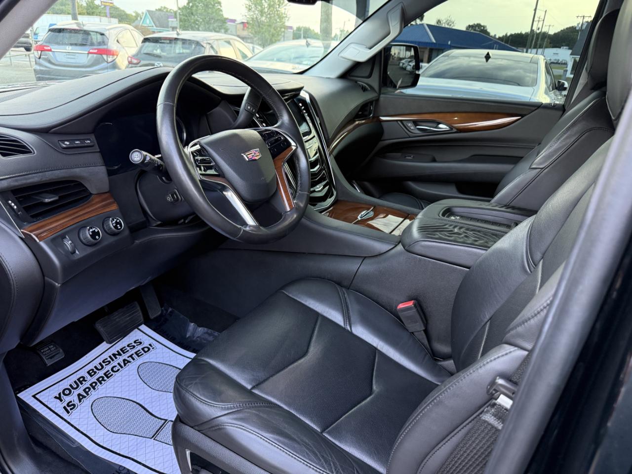 Cadillac Escalade Luxury 4WD 2016