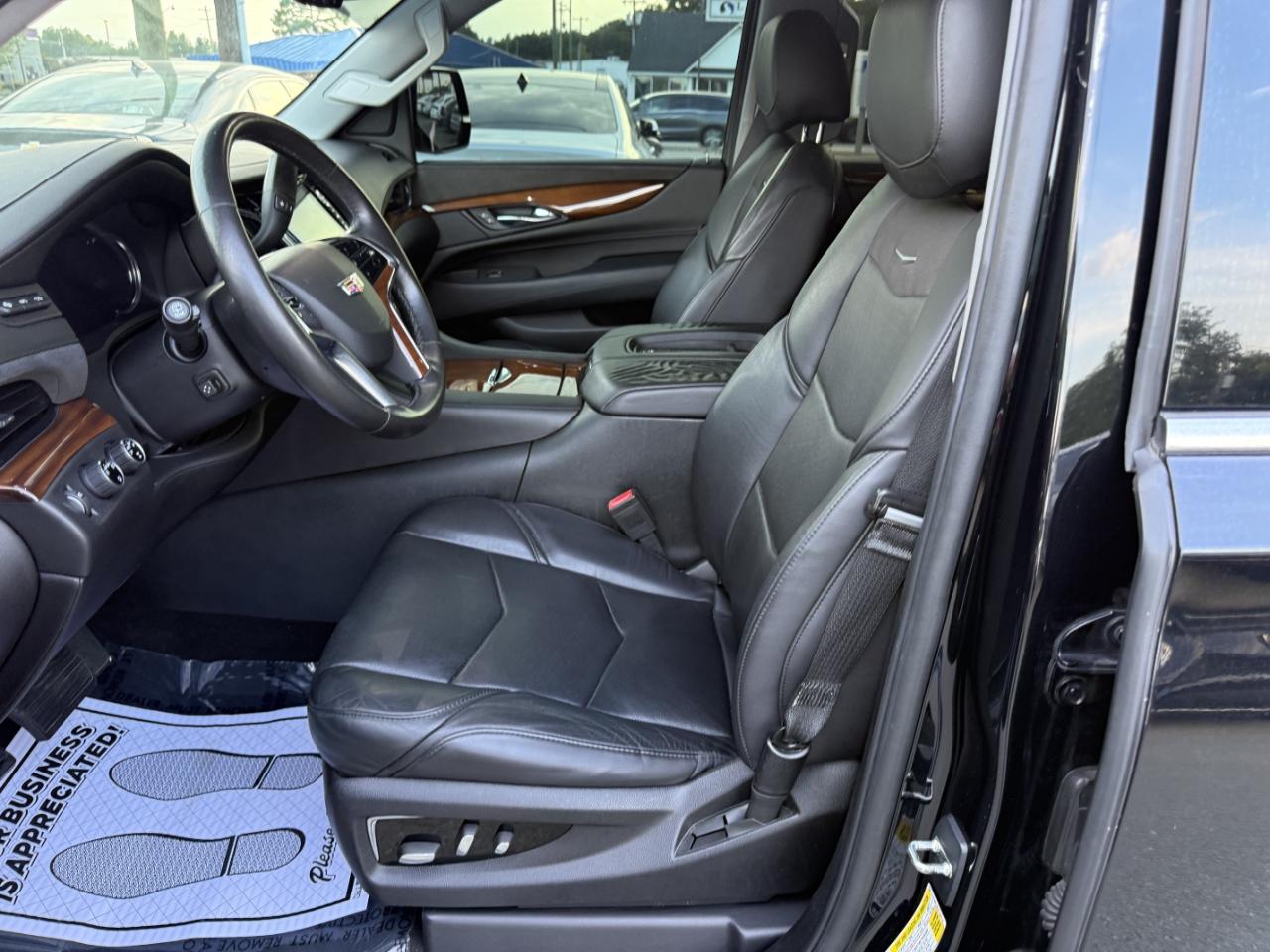 Cadillac Escalade Luxury 4WD 2016
