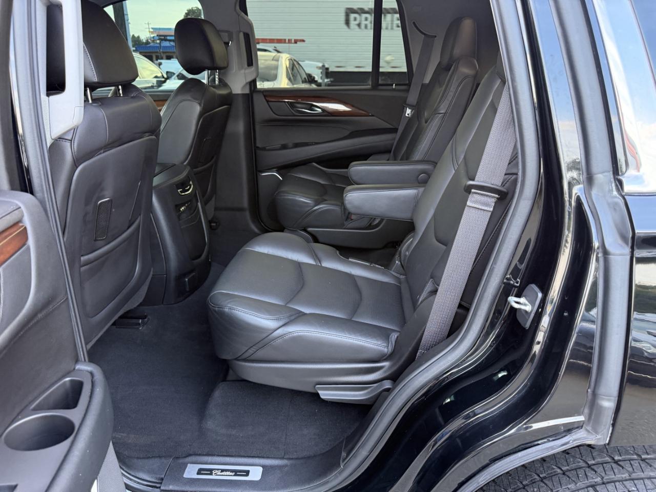 Cadillac Escalade Luxury 4WD 2016