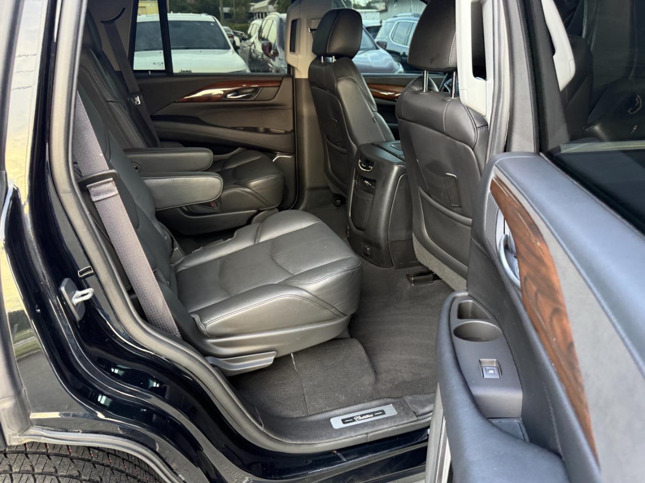 Cadillac Escalade Luxury 4WD 2016