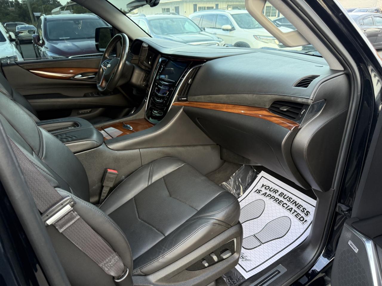 Cadillac Escalade Luxury 4WD 2016