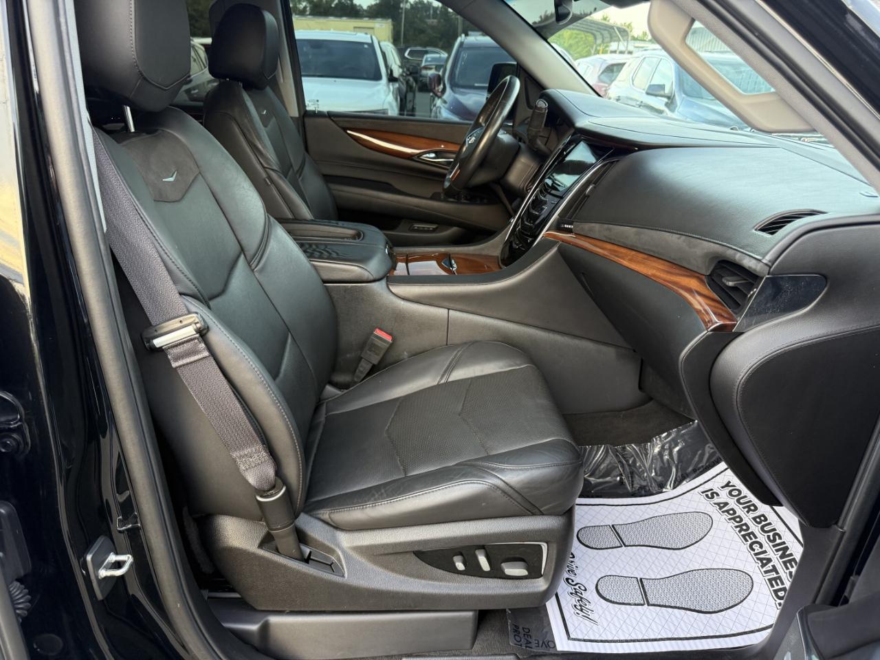 Cadillac Escalade Luxury 4WD 2016