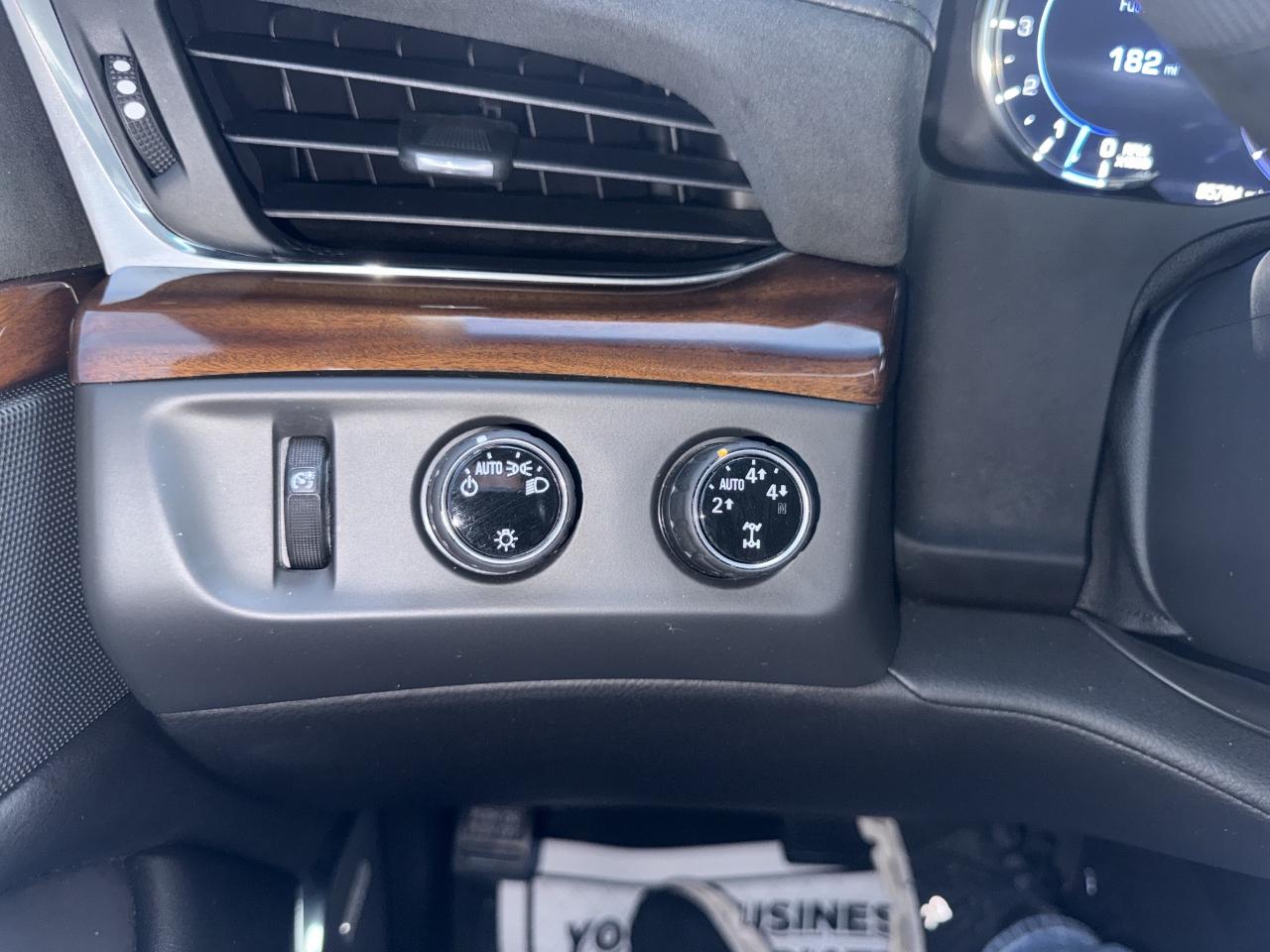 Cadillac Escalade Luxury 4WD 2016