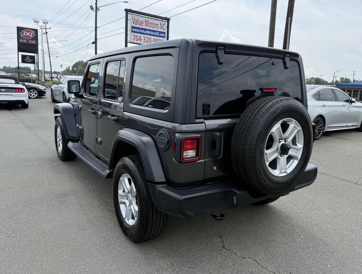 Jeep Wrangler Unlimited Sport 4WD 2018