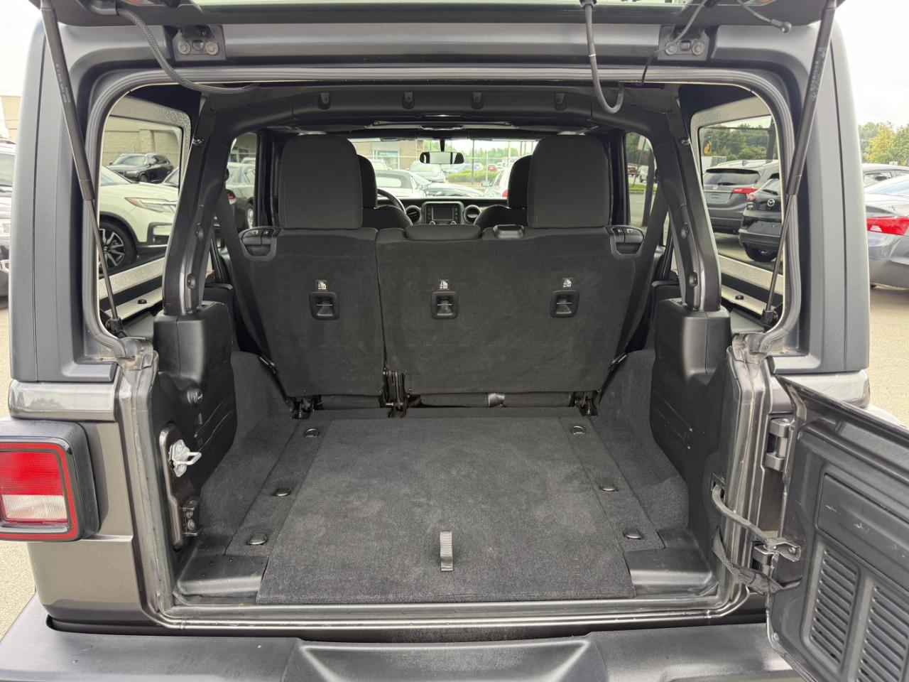 Jeep Wrangler Unlimited Sport 4WD 2018