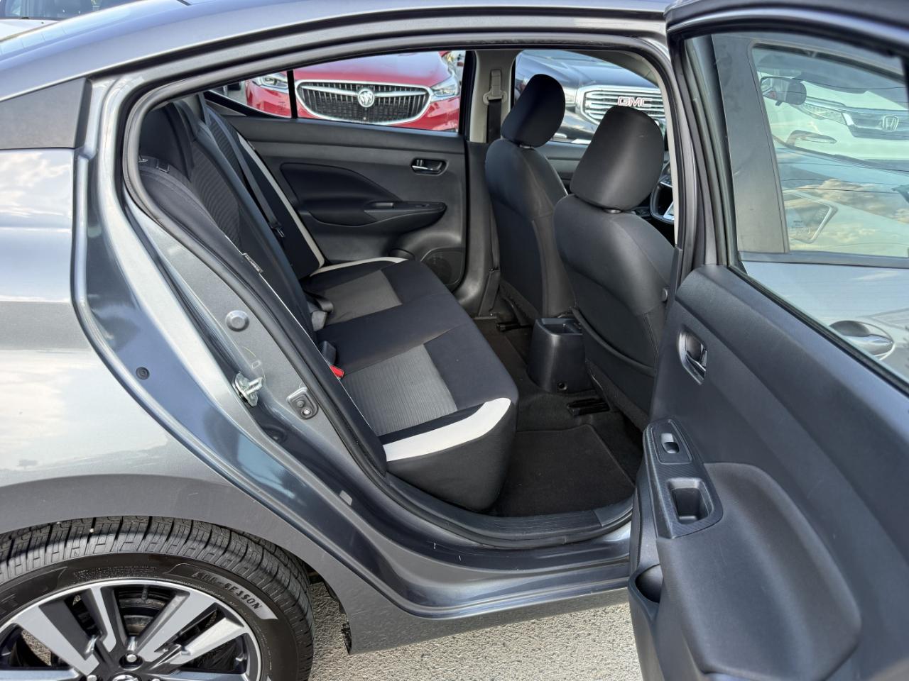 Nissan Versa SV 2021