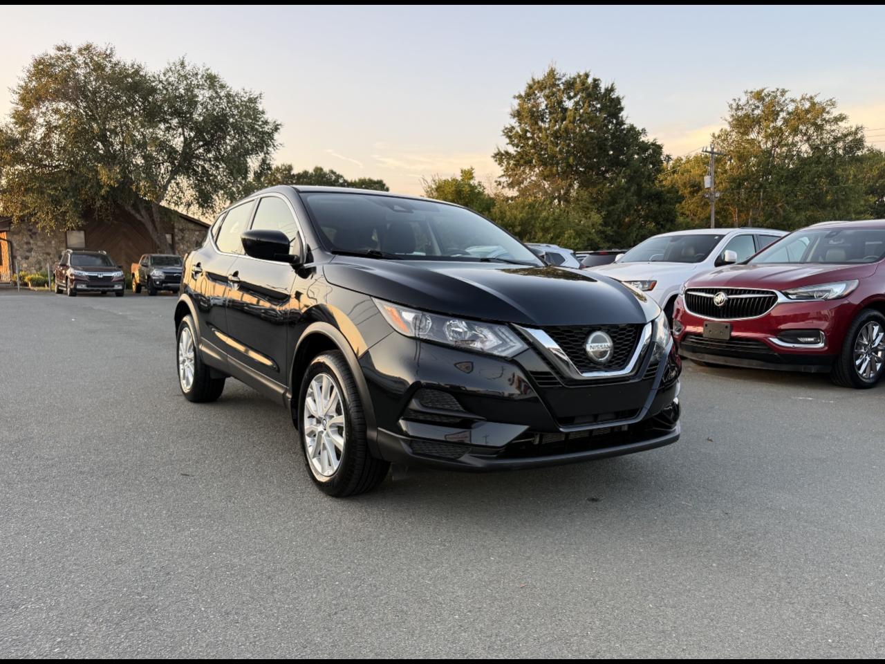 Nissan Rogue Sport S 2020