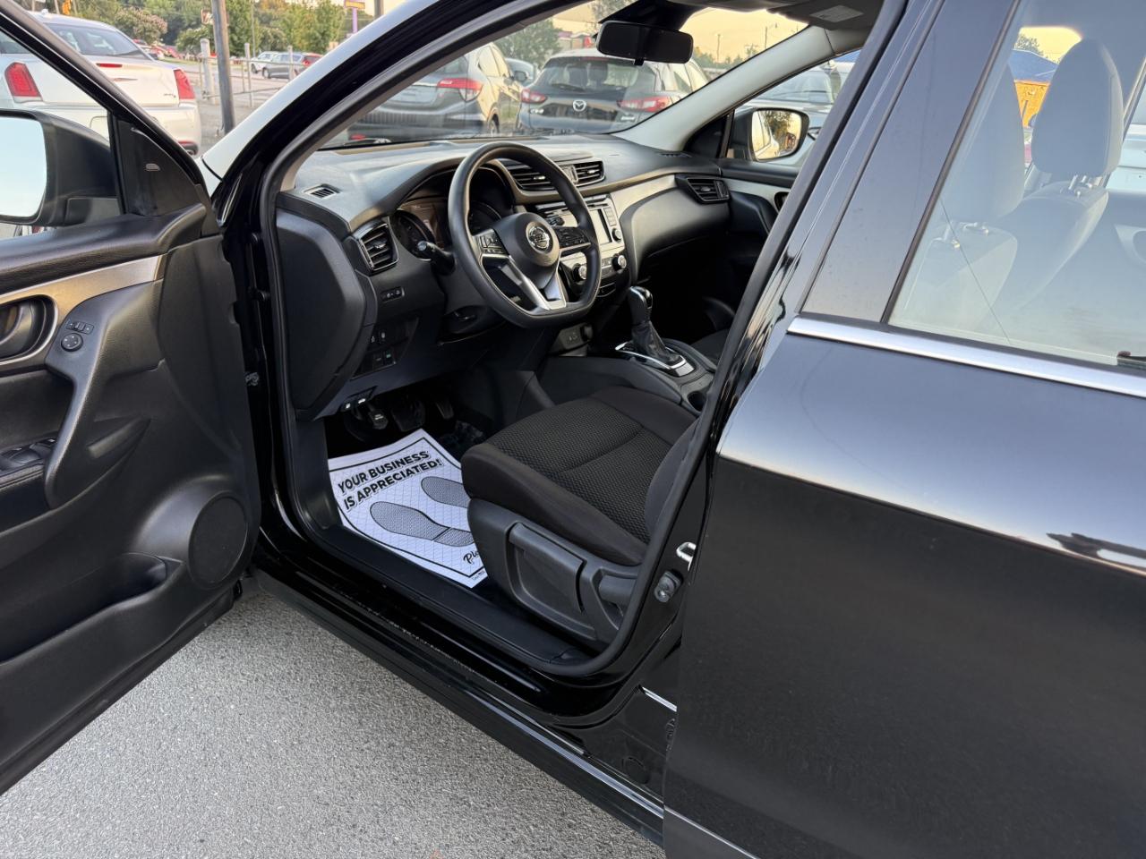 Nissan Rogue Sport S 2020