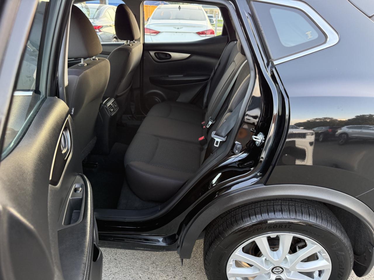 Nissan Rogue Sport S 2020