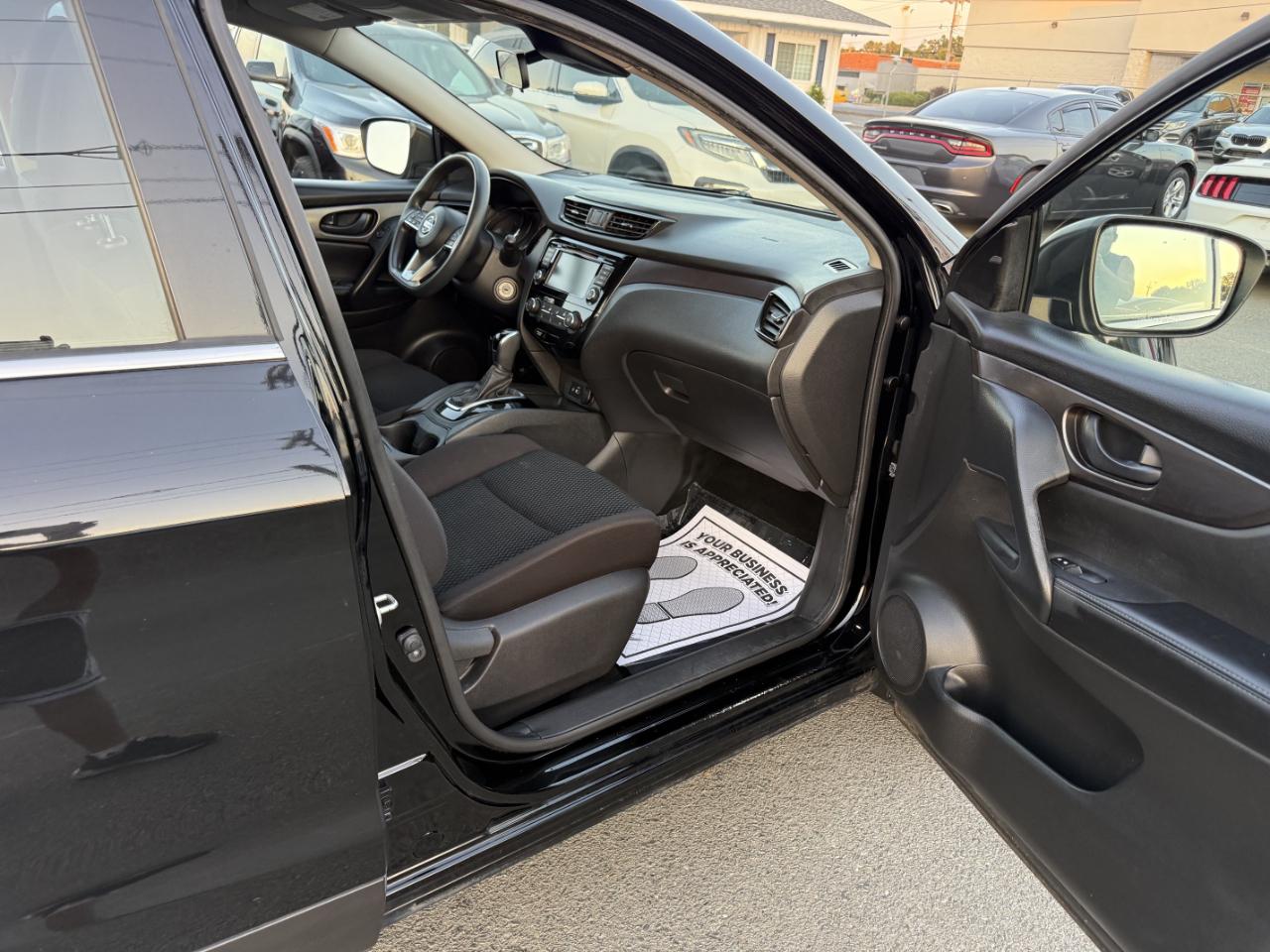 Nissan Rogue Sport S 2020