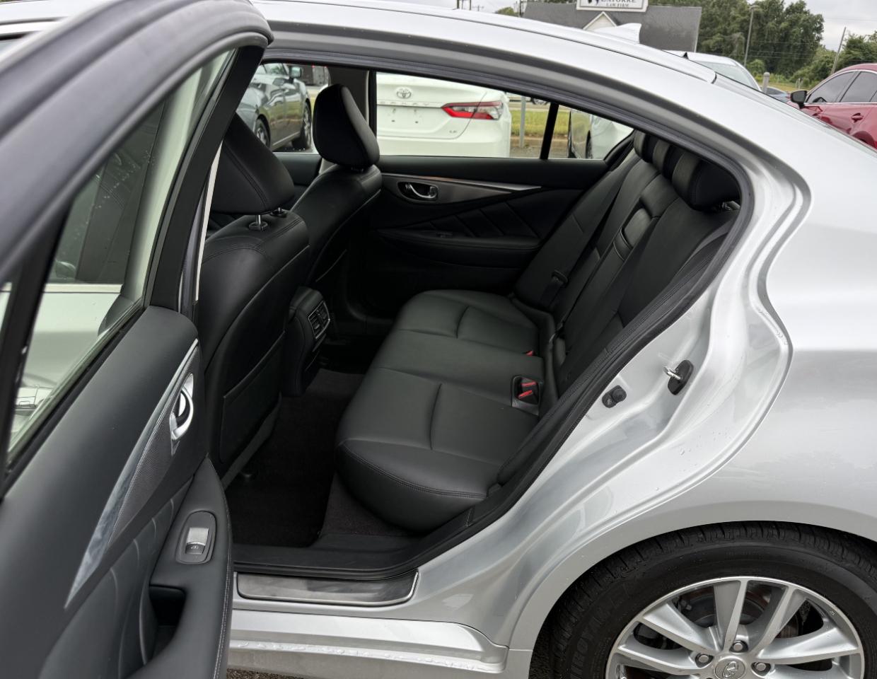 Infiniti Q50 Base 2015