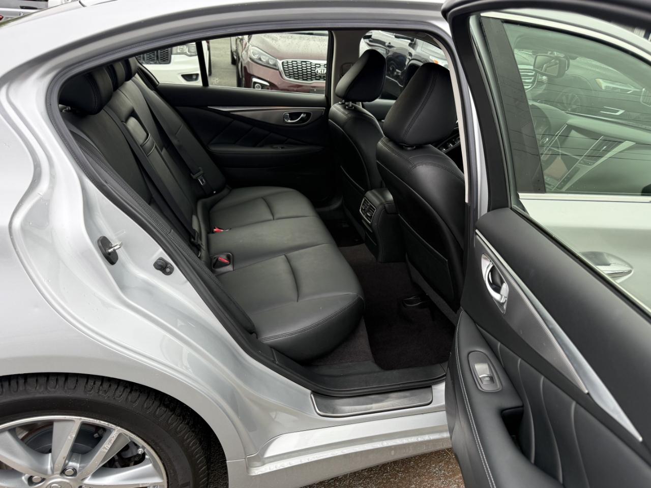 Infiniti Q50 Base 2015