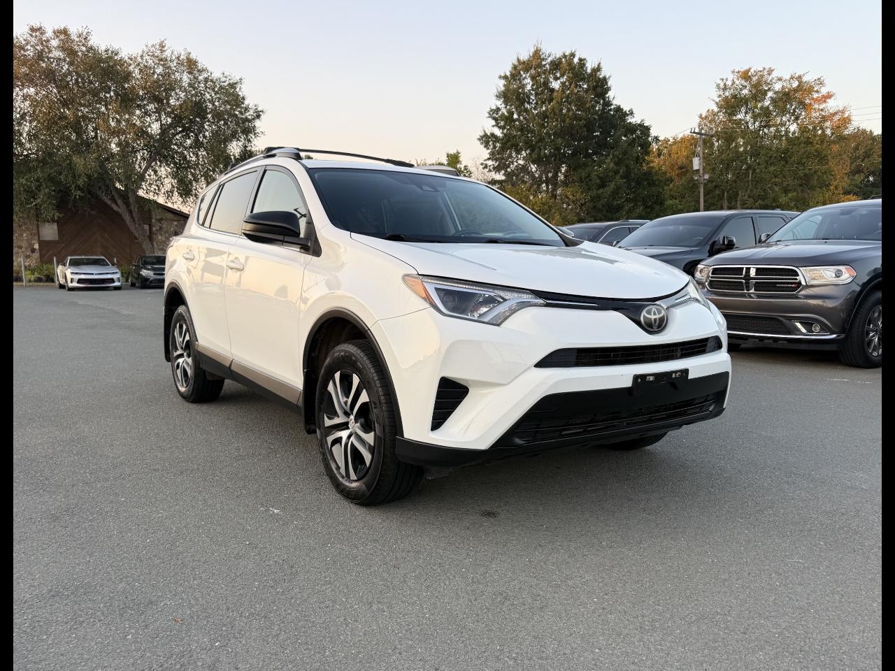 Toyota RAV4 LE AWD 2017