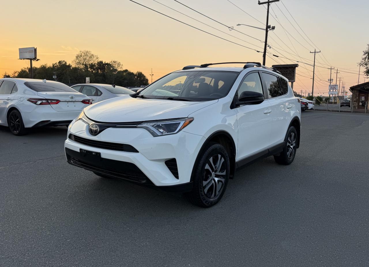Toyota RAV4 LE AWD 2017