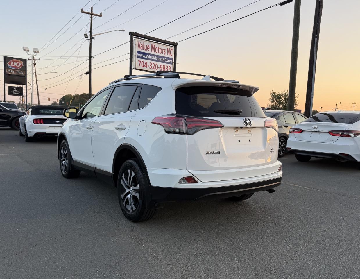 Toyota RAV4 LE AWD 2017