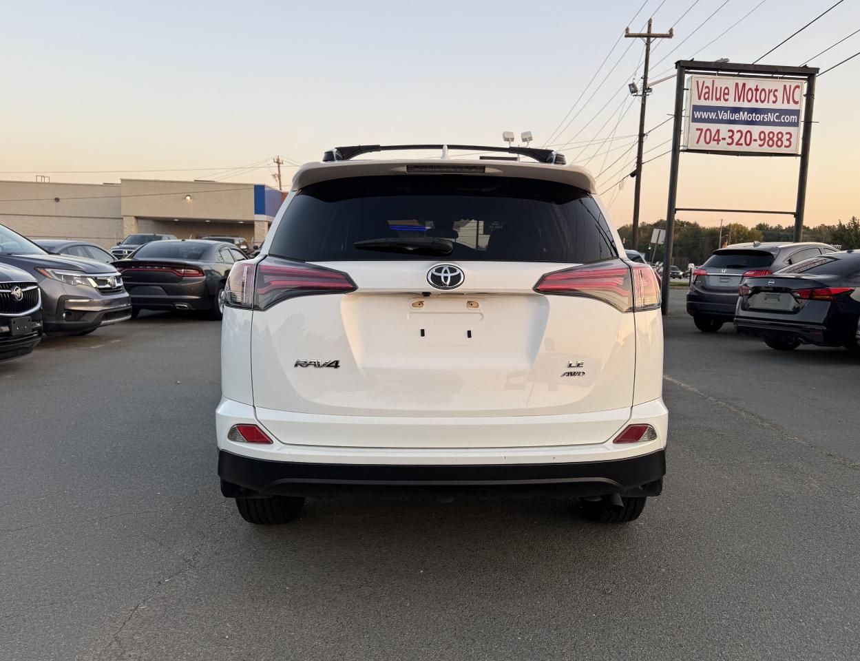 Toyota RAV4 LE AWD 2017